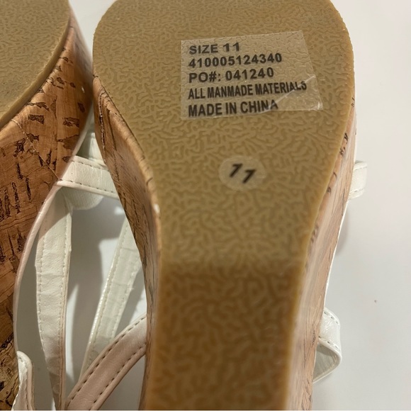 CHARMING CHARLIE size 11 white flowered cork wedge sandal flower accent straps - Picture 13 of 16